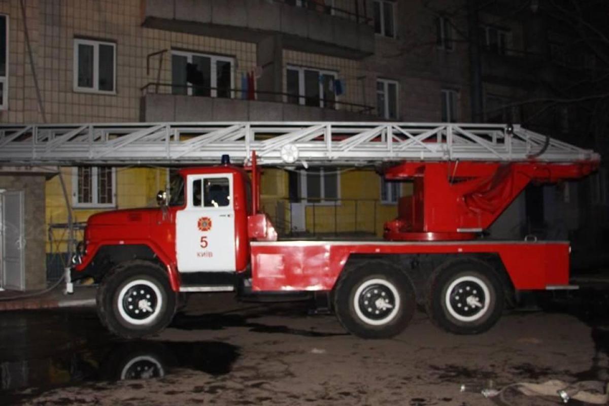 У Києві сталася пожежа у гуртожитку: евакуйовано 77 осіб У Києві сталася пожежа у гуртожитку: евакуйовано 77 осіб