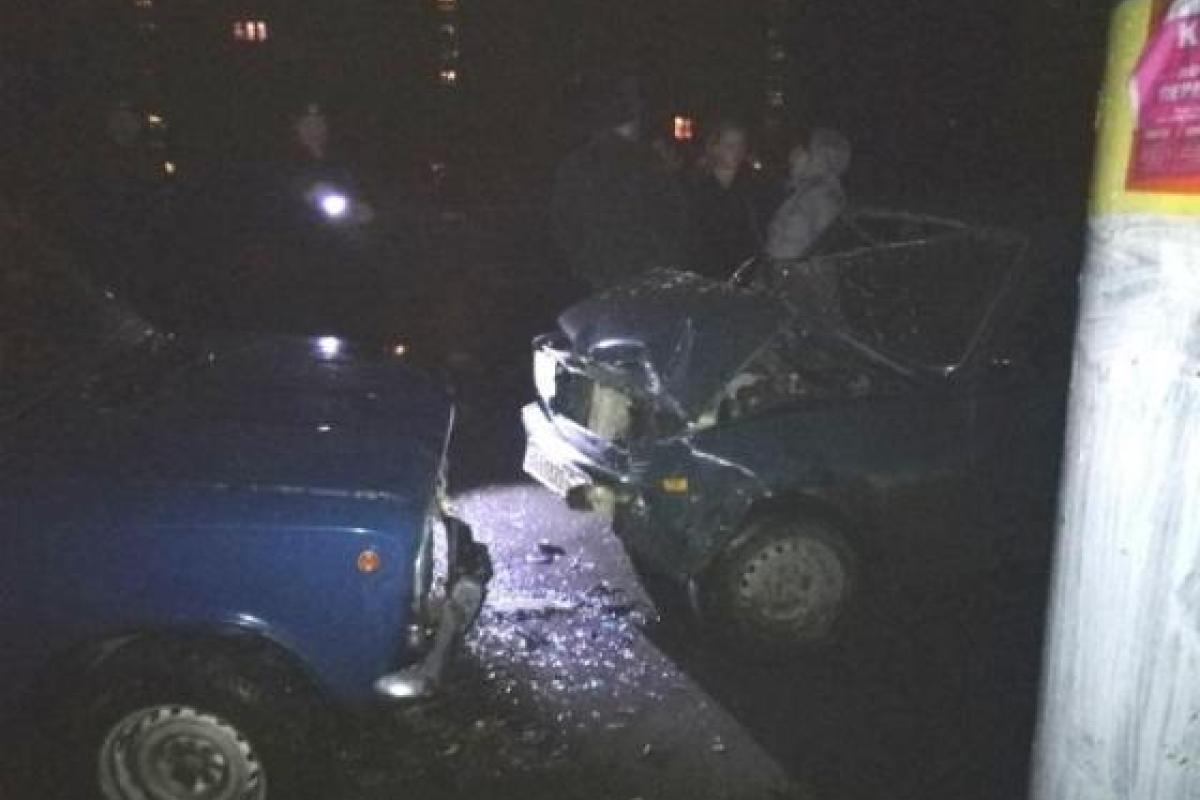 В Краматорске произошло ДТП: "семерка" протаранила припаркованные автомобили