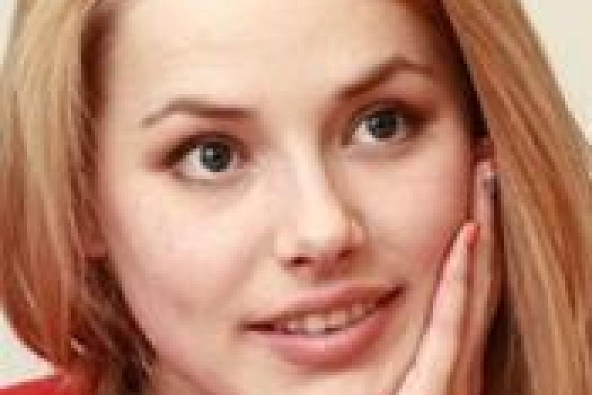 Актриса из "Реальных пацанов" поделилась раритетной фотографией своей обнаженной матери