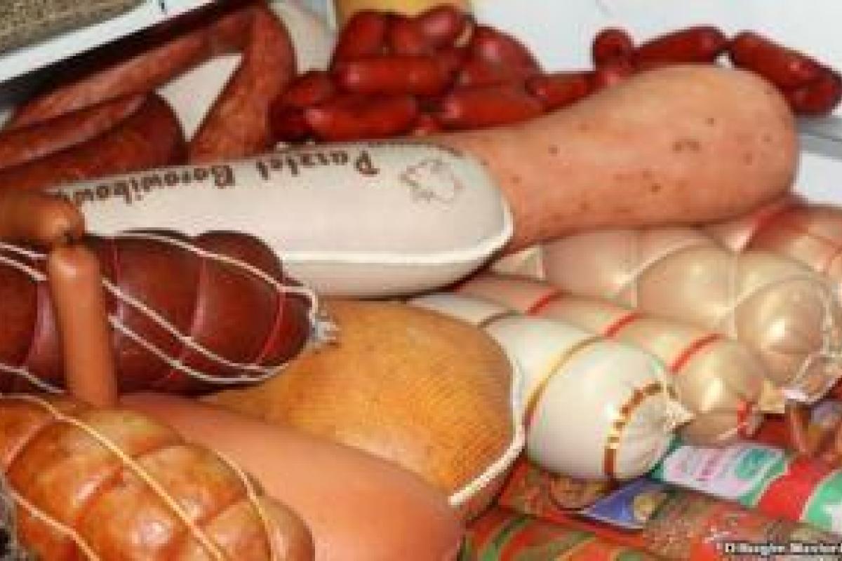 На КПВВ «Новотроицкое» задержан мужчина, провозивший колбасные изделия необычным способом На КПВВ «Новотроицкое» задержан мужчина, провозивший колбасные изделия необычным способом