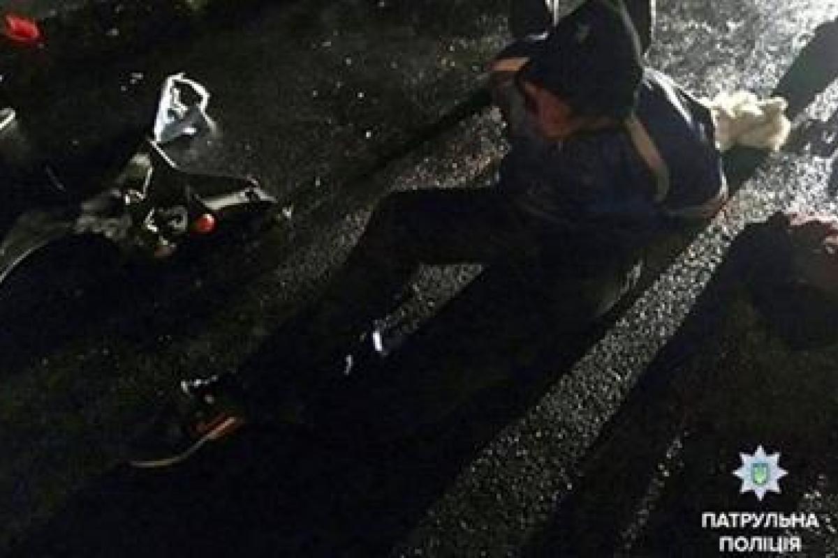 В Киеве байкер угрожал сжечь себя и полицейских В Киеве байкер угрожал сжечь себя и полицейских