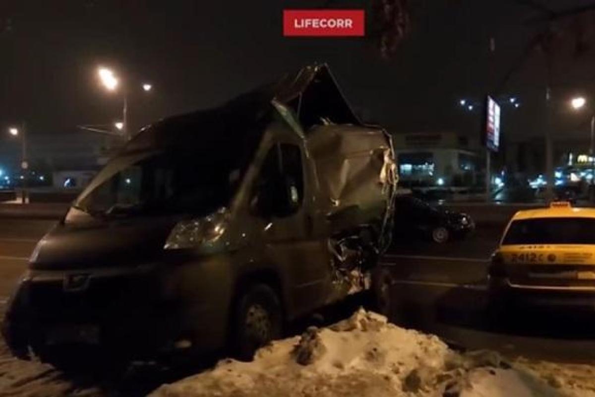 Украинец на фуре устроил массовое ДТП в Москве Украинец на фуре устроил массовое ДТП в Москве