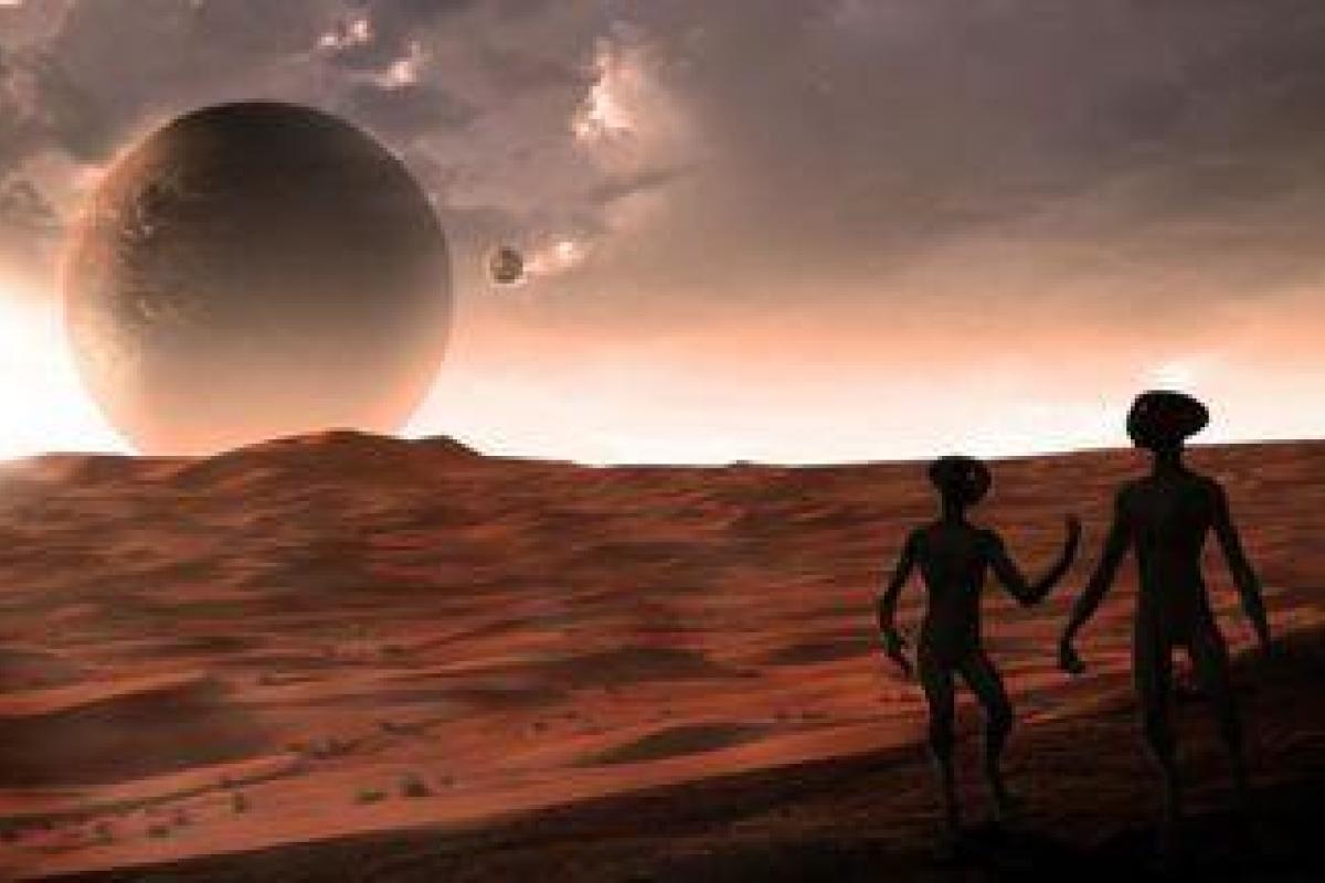 На поверхности Красной планеты засняли бородатого марсианина