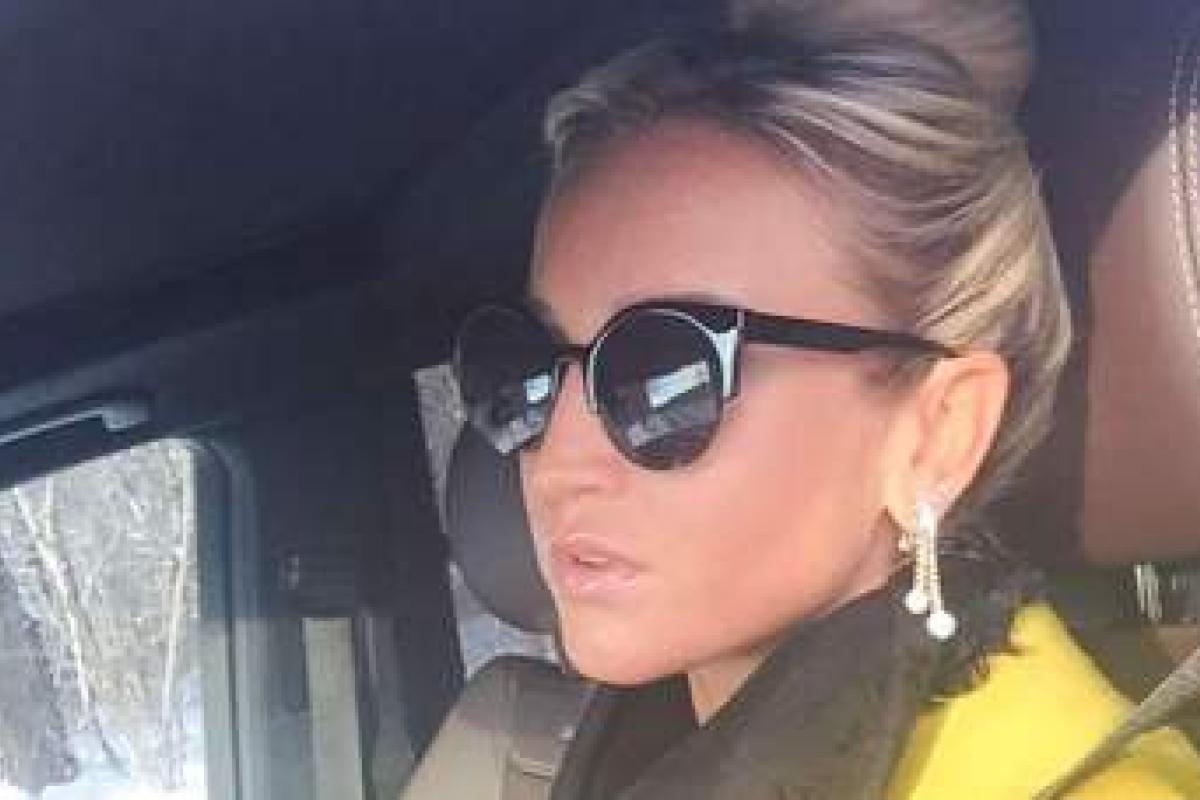 Популярная ведущая Ольга Бузова появилась на сцене в откровенном наряде Популярная ведущая Ольга Бузова появилась на сцене в откровенном наряде