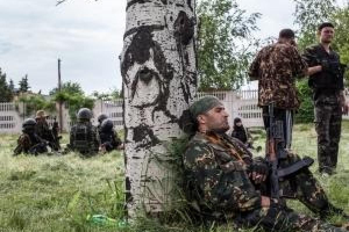 Развлечения боевиков "ДНР": людей вывозят в лес, избивают и заставляют рыть себе могилы Развлечения боевиков "ДНР": людей вывозят в лес, избивают и заставляют рыть себе могилы