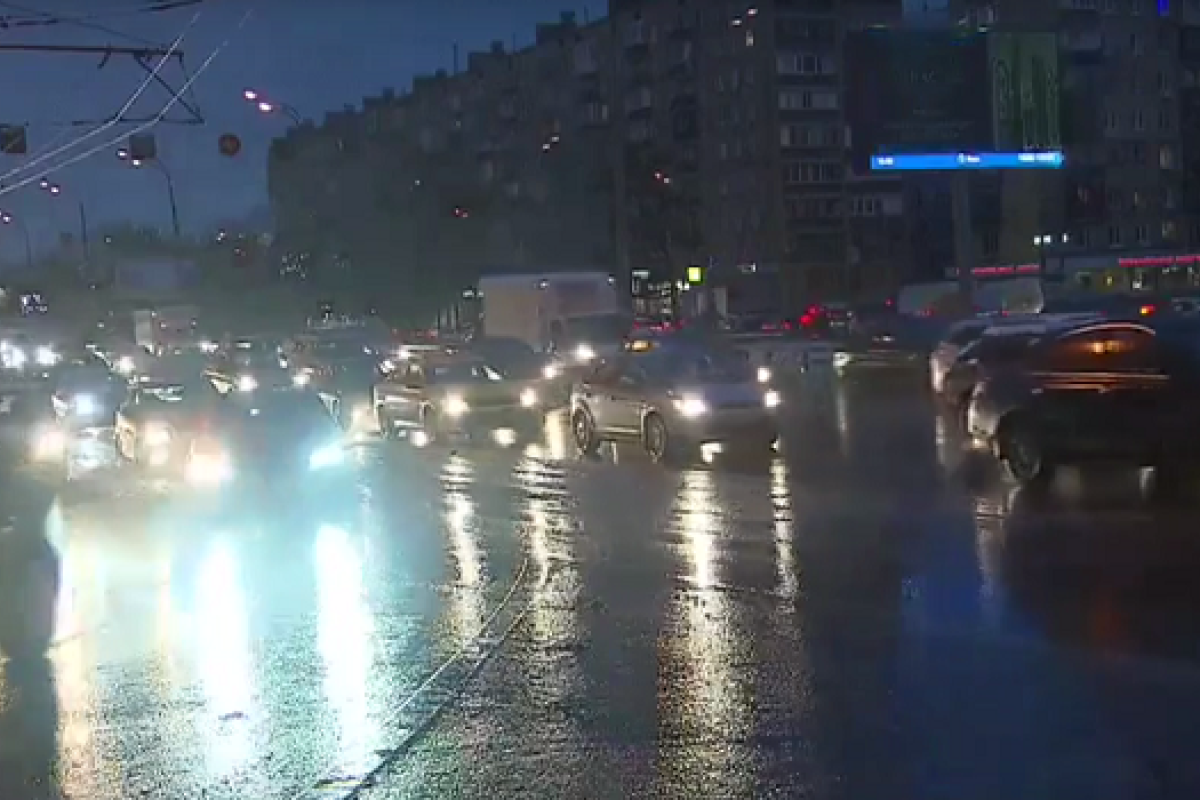 В Москве "снежный апокалипсис": непогода остановила почти весь транспорт В Москве "снежный апокалипсис": непогода остановила почти весь транспорт