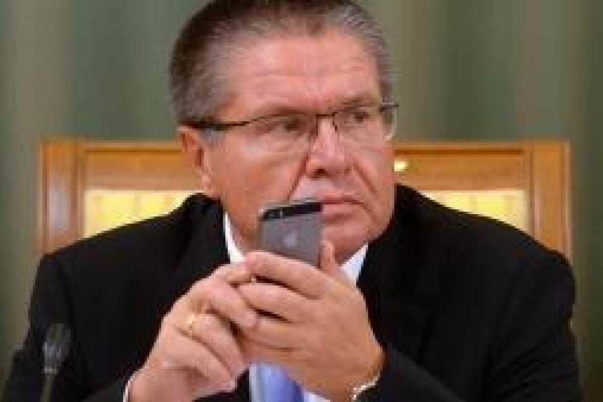 Улюкаев планировал сбежать из России на следующий день после взятки, - СК РФ Улюкаев планировал сбежать из России на следующий день после взятки, - СК РФ