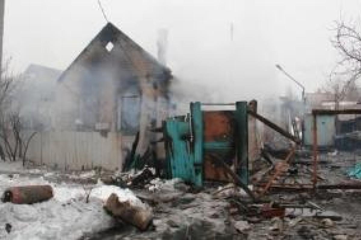Появилось видео, как артиллерия боевиков "ДНР" уничтожила целое село под Горловкой Появилось видео, как артиллерия боевиков "ДНР" уничтожила целое село под Горловкой