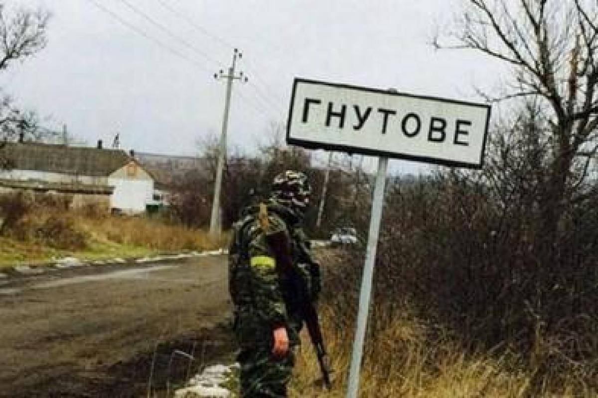 Боевики не хотят пропускать людей и транспорт на КПВВ "Гнутово" 