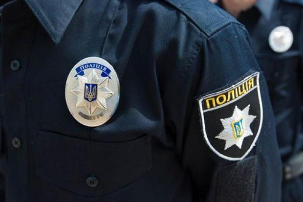 В Черкассах жгут шины: захвачено здание областной полиции В Черкассах жгут шины: захвачено здание областной полиции