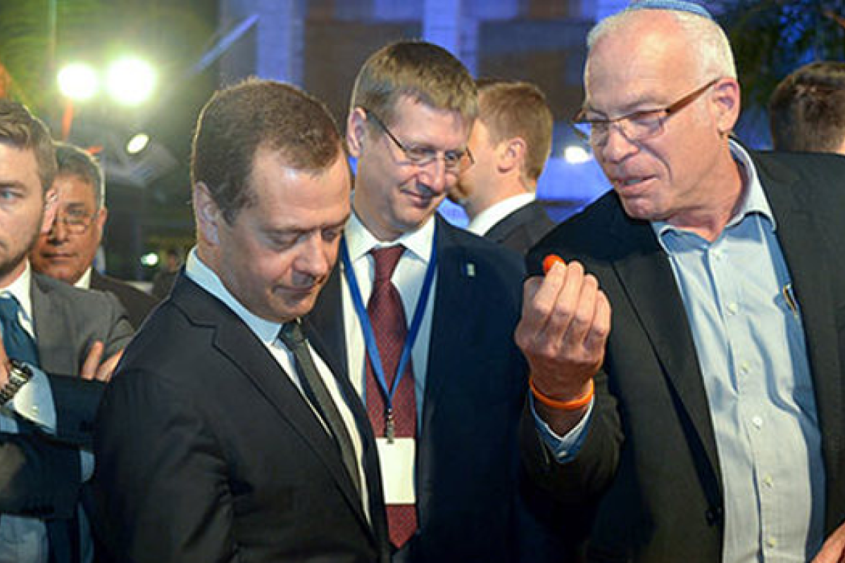 Израильский подарок для Медведева оказался просто игрушкой Израильский подарок для Медведева оказался просто игрушкой