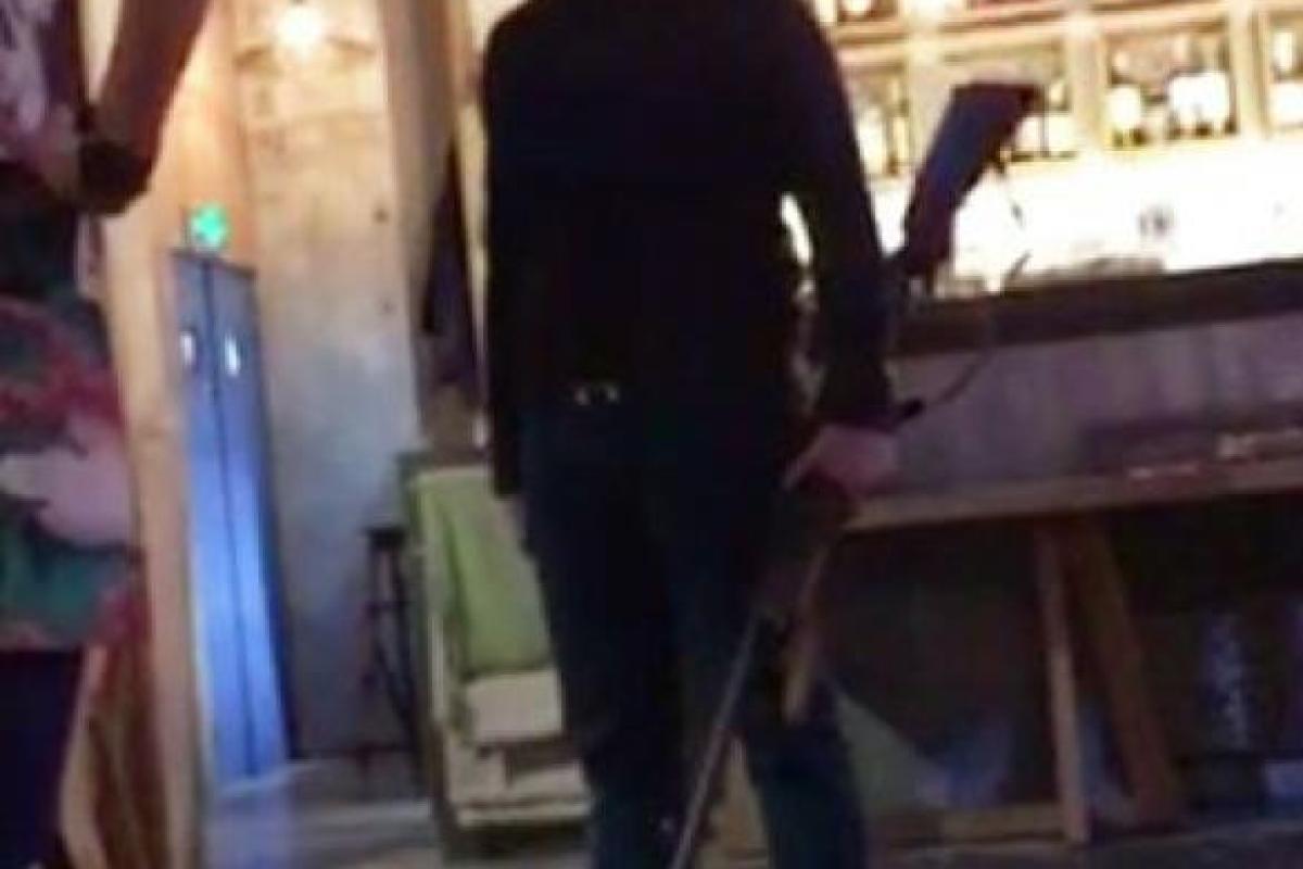 Появилось видео с киевского ресторана, в котором пьяный парень открыл стрельбу Появилось видео с киевского ресторана, в котором пьяный парень открыл стрельбу