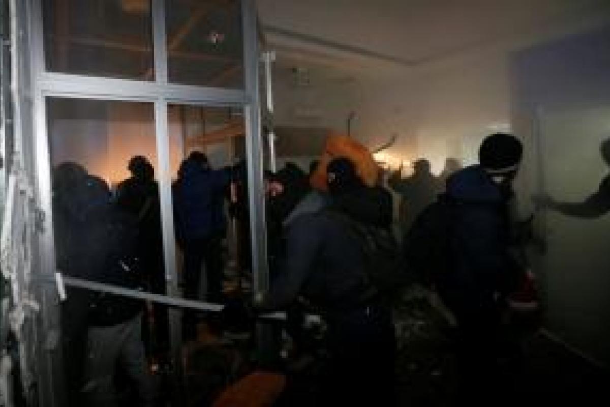 В Сбербанке раскрыли официальные подробности разгрома офиса в Киеве: уничтожена техника и банкоматы В Сбербанке раскрыли официальные подробности разгрома офиса в Киеве: уничтожена техника и банкоматы