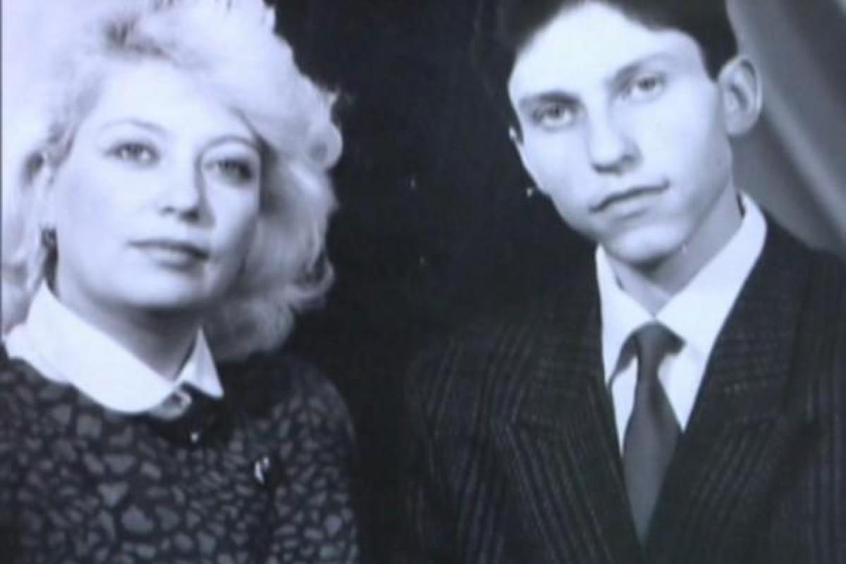 Александр Ревва поделился архивным снимком со своей мамой