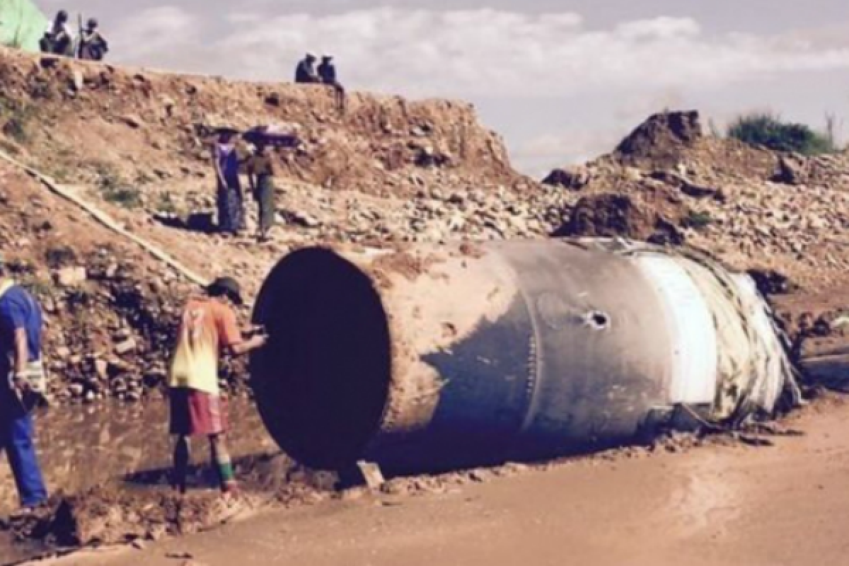 Жителей Мьянмы напугал гигантский неопознанный объект, упавший с неба Жителей Мьянмы напугал гигантский неопознанный объект, упавший с неба