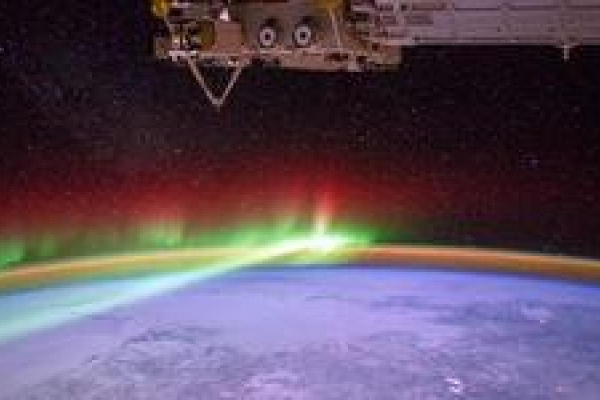 Земля под угрозой коллапса: ученые нашли огромные трещины в магнитосфере Земля под угрозой коллапса: ученые нашли огромные трещины в магнитосфере