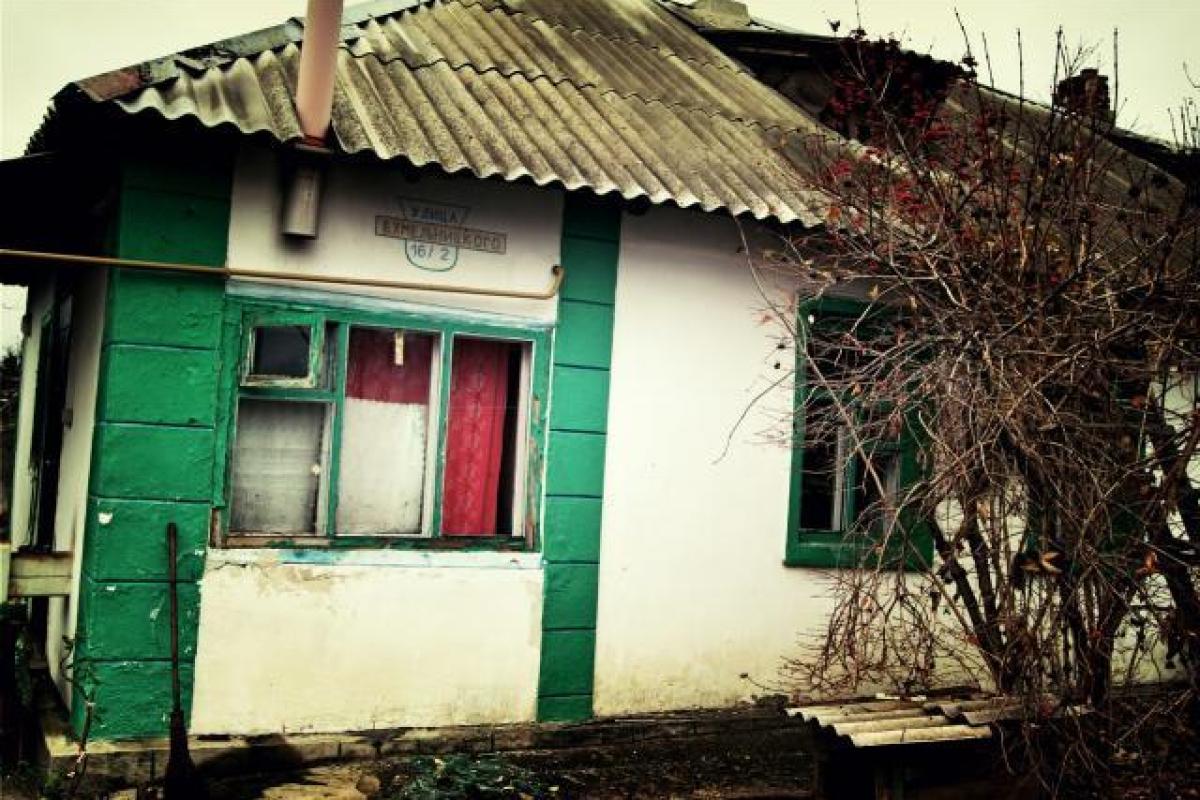 В сети обнародованы фото последствий вчерашнего обстрела Докучаевска