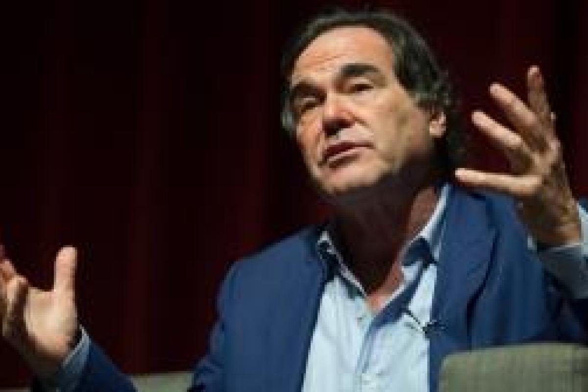 Оливер Стоун заявил, что у Трампа нет шансов стать Президентом, потому что он "чокнутый"