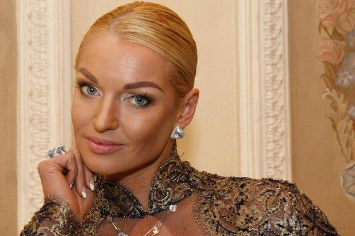 Волочкова снова появилась в нескромном наряде на мероприятии с детьми