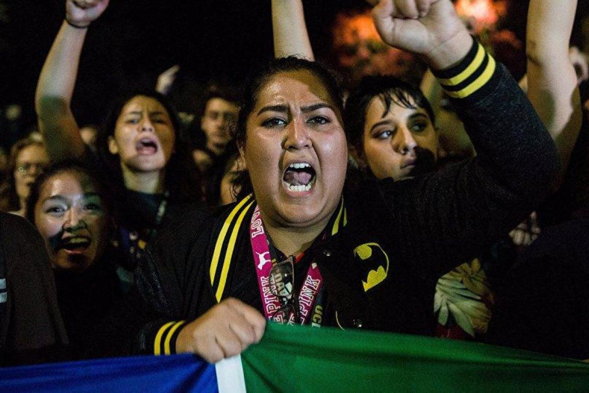 В Портленде по митингующим против Трампа открыли огонь, люди разбегаются под пулями В Портленде по митингующим против Трампа открыли огонь, люди разбегаются под пулями