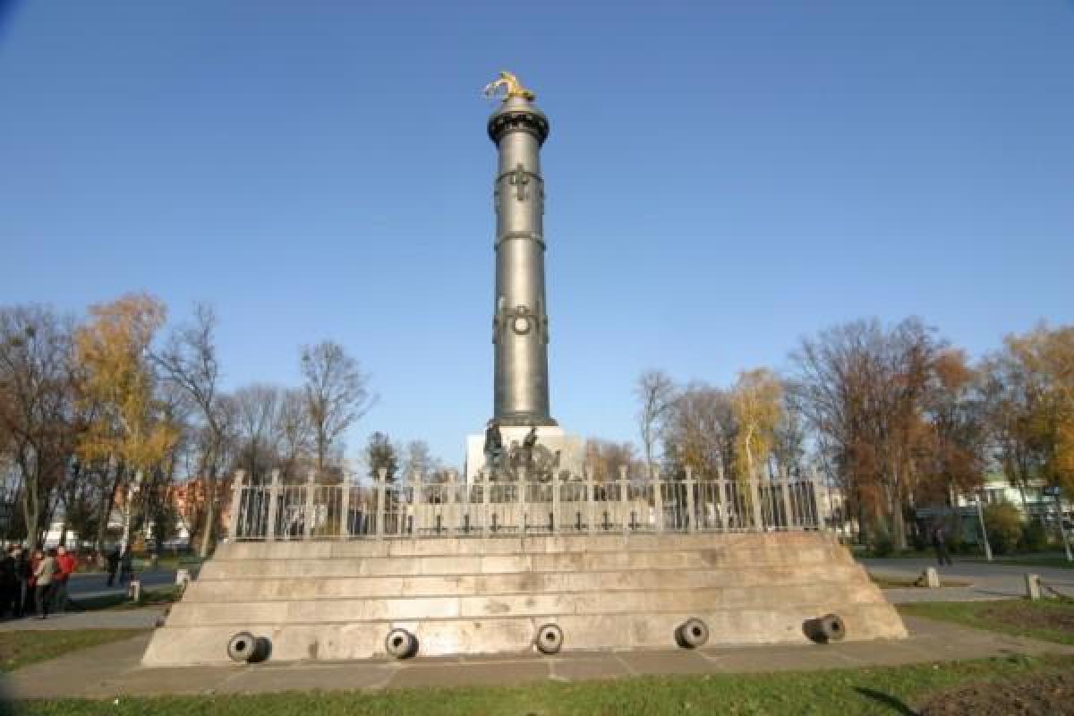 В Полтаве около Монумента Славы прогремел взрыв В Полтаве около Монумента Славы прогремел взрыв