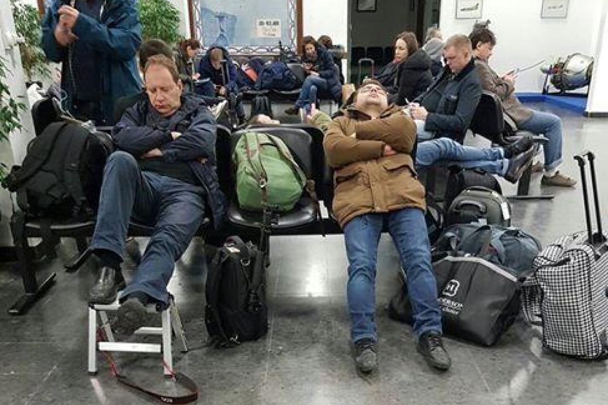 Кремлевские пропагандисты из сломанного самолета уже несколько часов сидят взаперти в аэропорту Лиссабона Кремлевские пропагандисты из сломанного самолета уже несколько часов сидят взаперти в аэропорту Лиссабона