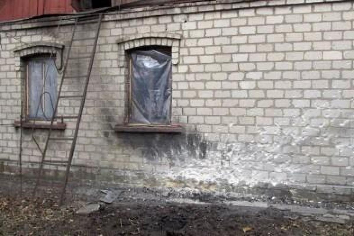 Боевики обстреляли из минометов жилые кварталы Красногоровки: серьезно пострадала мирная жительница Боевики обстреляли из минометов жилые кварталы Красногоровки: серьезно пострадала мирная жительница