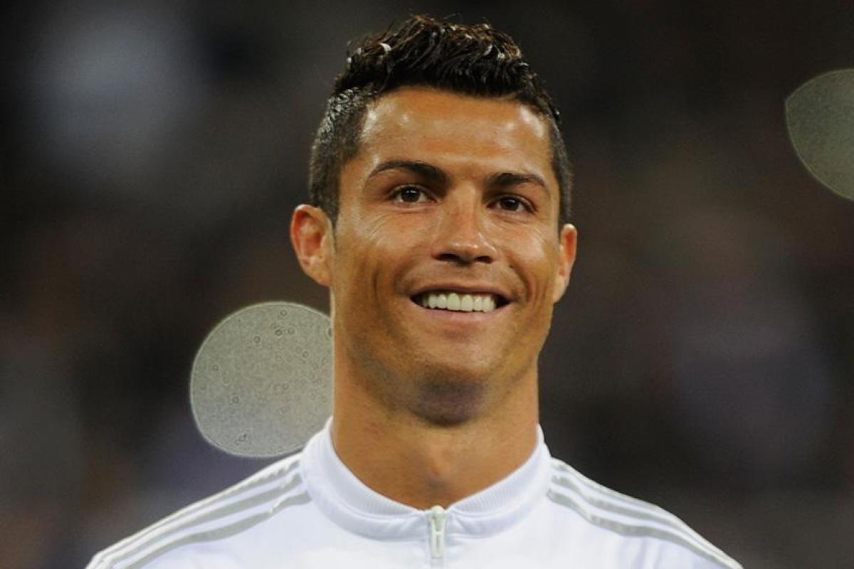 Роналду "прошелся" по лежащему на газоне сопернику Роналду "прошелся" по лежащему на газоне сопернику