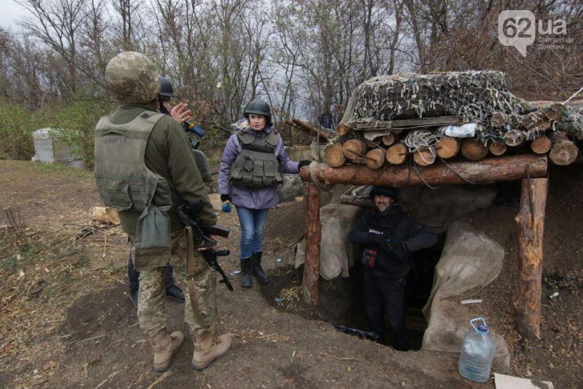 Украинские журналисты попали под обстрел в зоне АТО