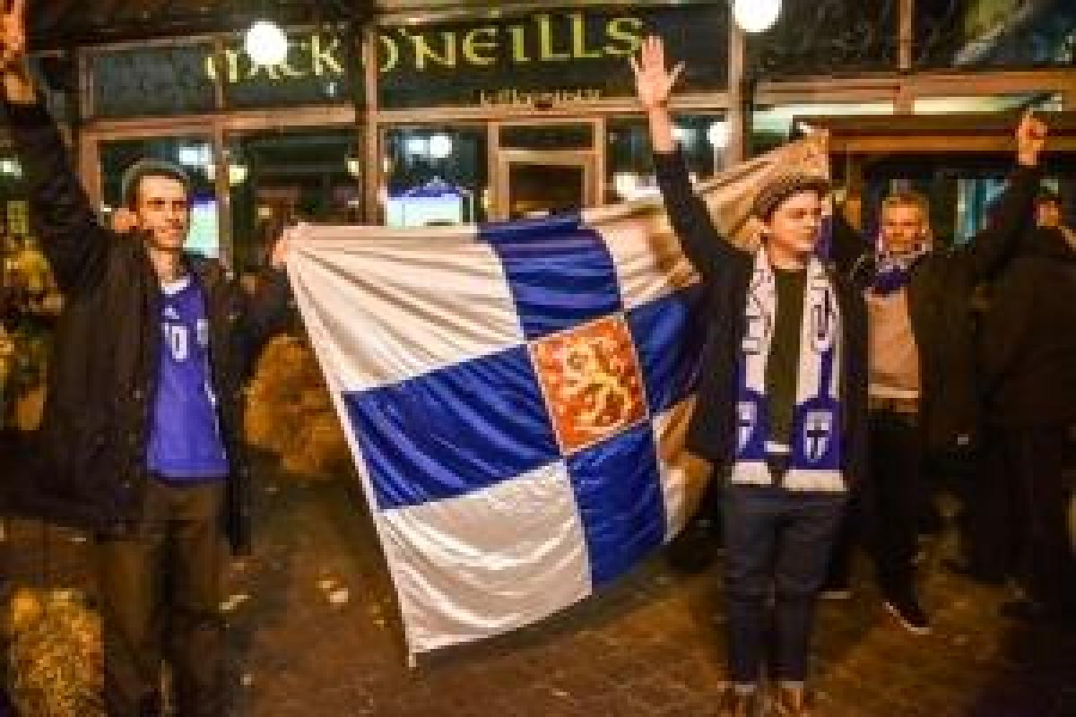 Путин, вон из Украины: болельщики сборной Финляндии поддержали марш украинских фанатов в Одессе Путин, вон из Украины: болельщики сборной Финляндии поддержали марш украинских фанатов в Одессе