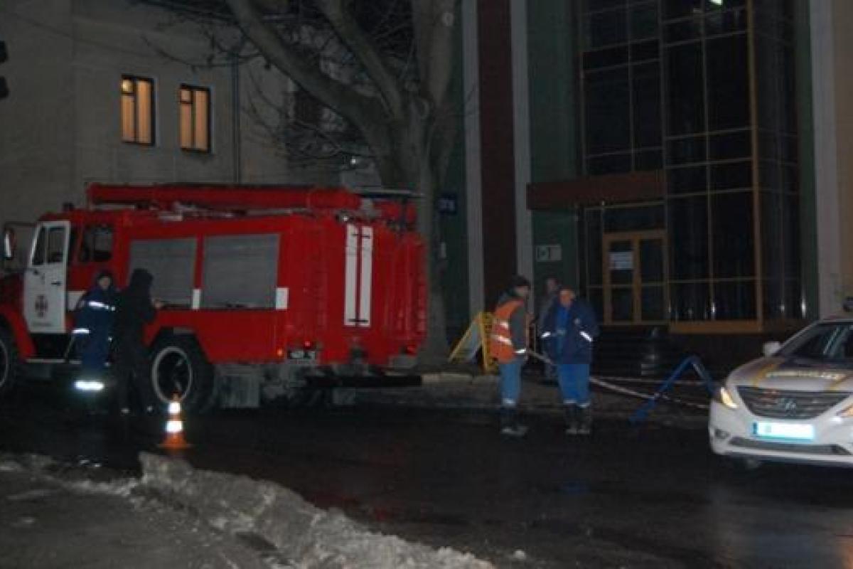 В Тернополе взорвалась газовая труба: канализационные люки взлетели в воздух, есть пострадавшие В Тернополе взорвалась газовая труба: канализационные люки взлетели в воздух, есть пострадавшие