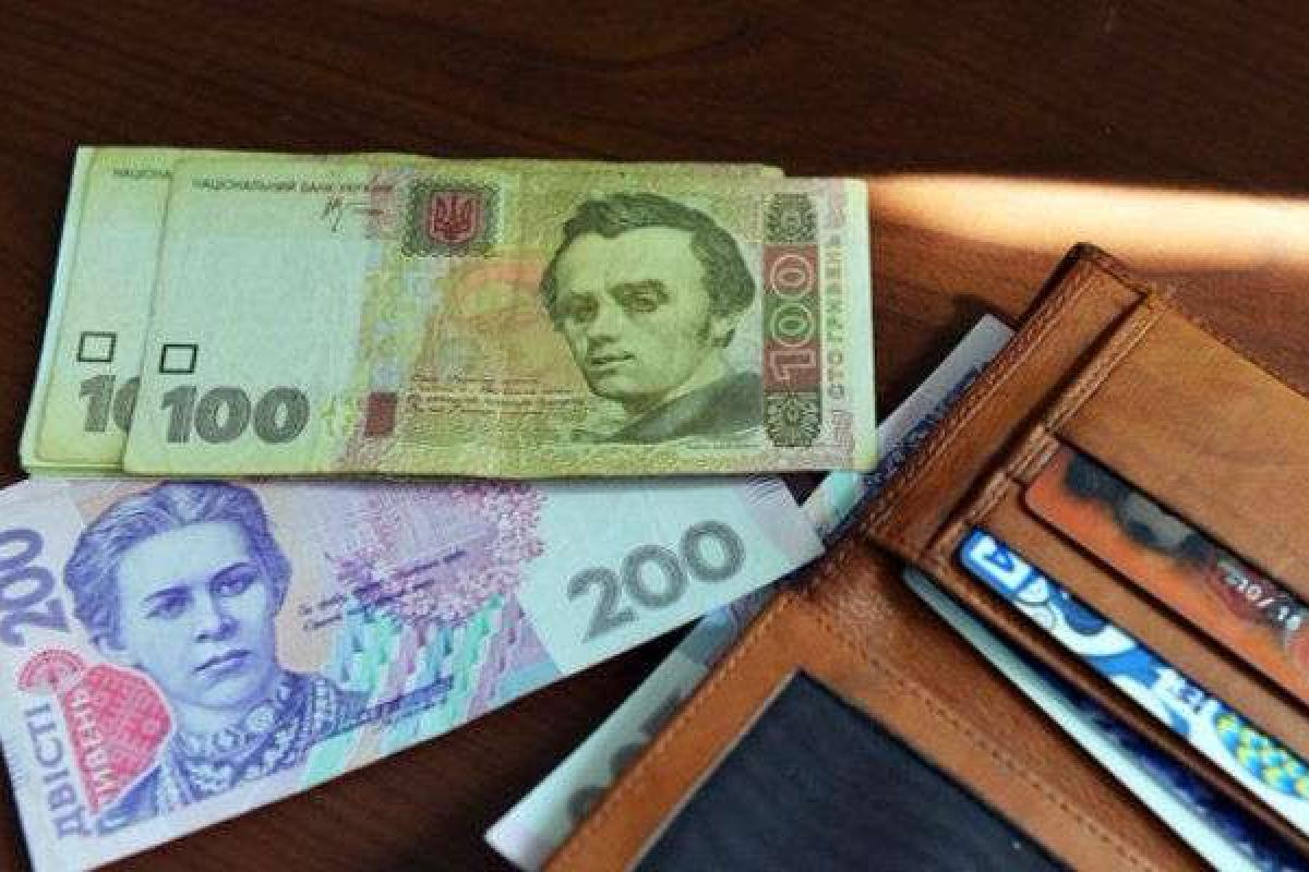 Рева рассказал, сколько украинцев получают минимальную зарплату