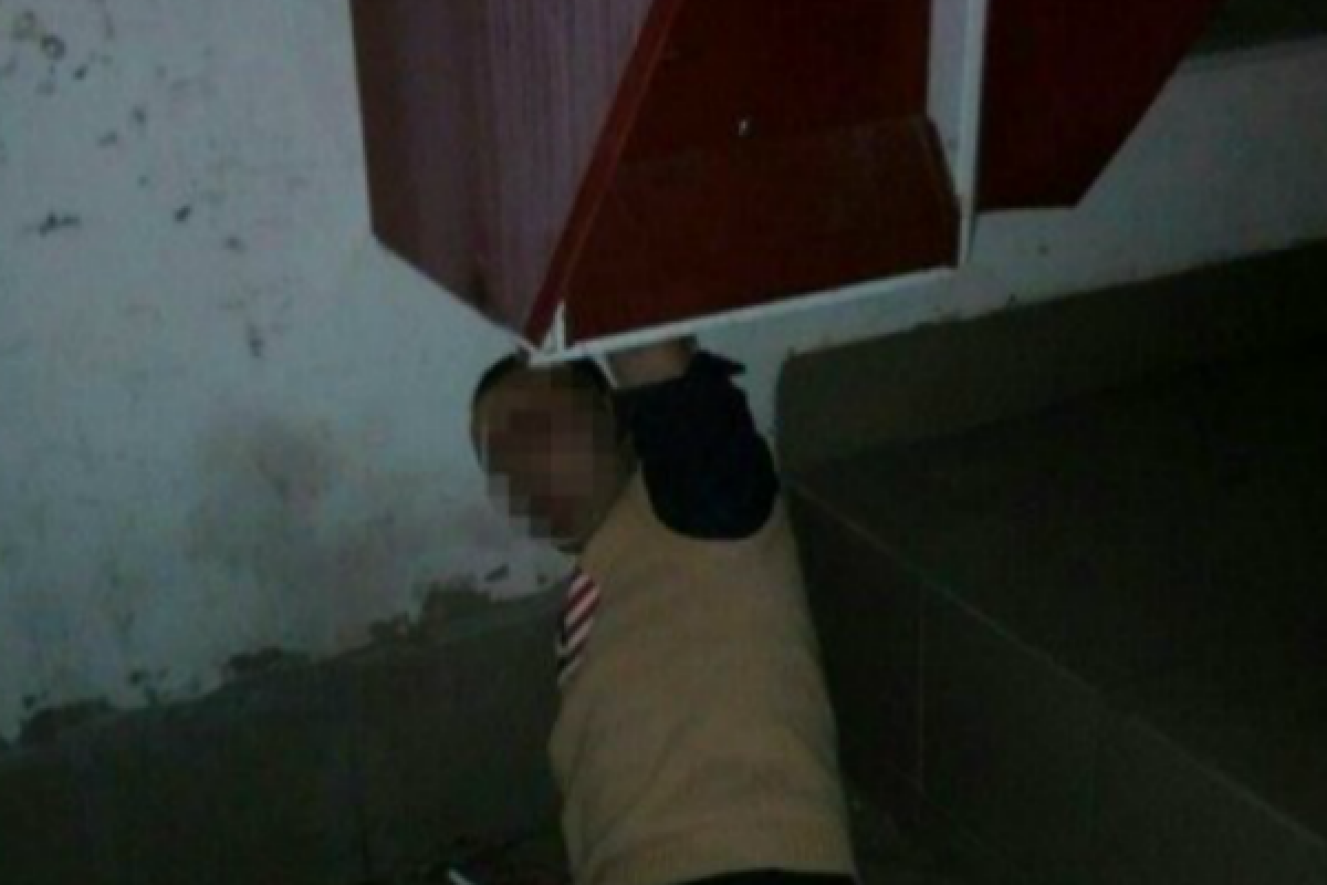 В Одесі грабіжник-невдаха посеред ночі застряг у терміналі В Одесі грабіжник-невдаха посеред ночі застряг у терміналі