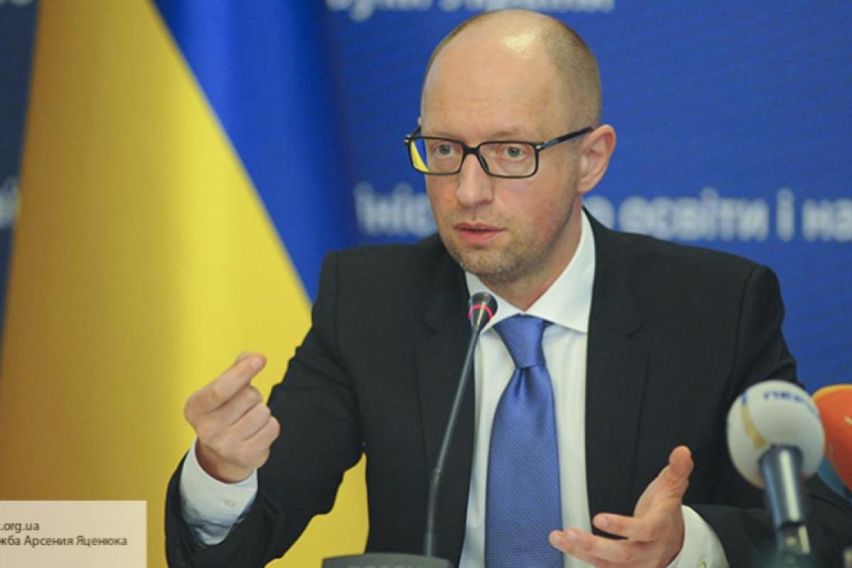 Яценюк заявил, что Президент Порошенко похож на танк Яценюк заявил, что Президент Порошенко похож на танк