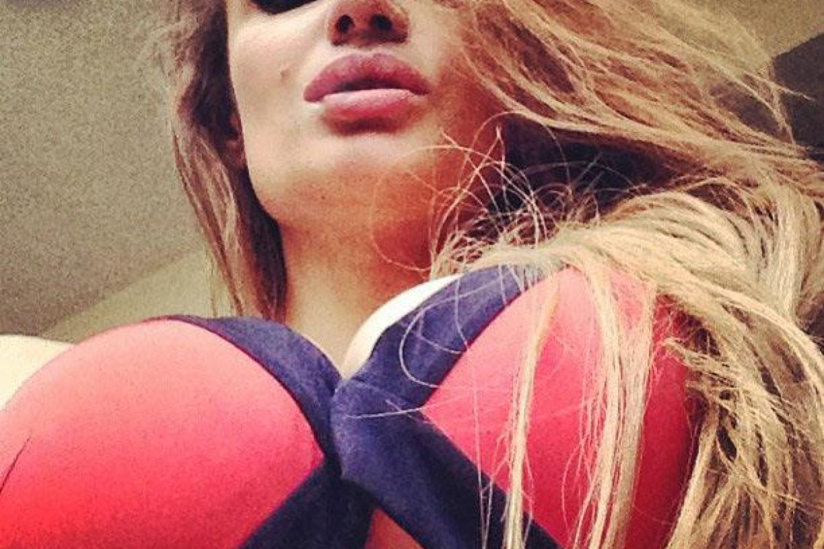 Алена Водонаева устала от большой груди