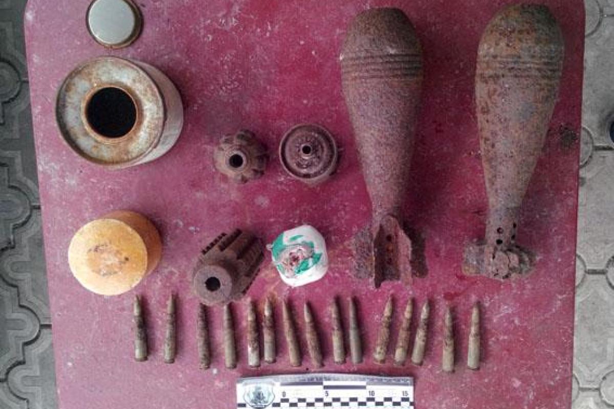 У мешканця Маріуполя вилучено арсенал небезпечних предметів У мешканця Маріуполя вилучено арсенал небезпечних предметів