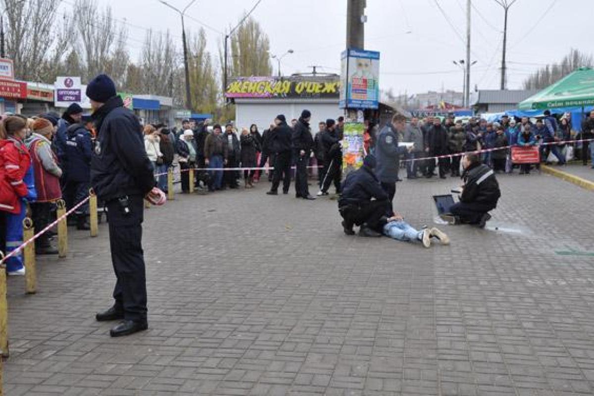 У Миколаєві зловмисники погрожували підірвати гранату у людному місці У Миколаєві зловмисники погрожували підірвати гранату у людному місці
