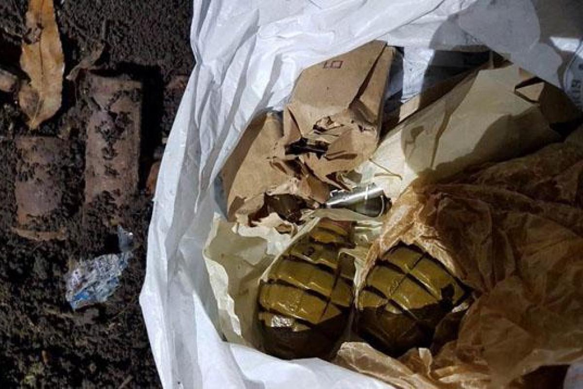 В Славянске выявили тайник с боеприпасами В Славянске выявили тайник с боеприпасами