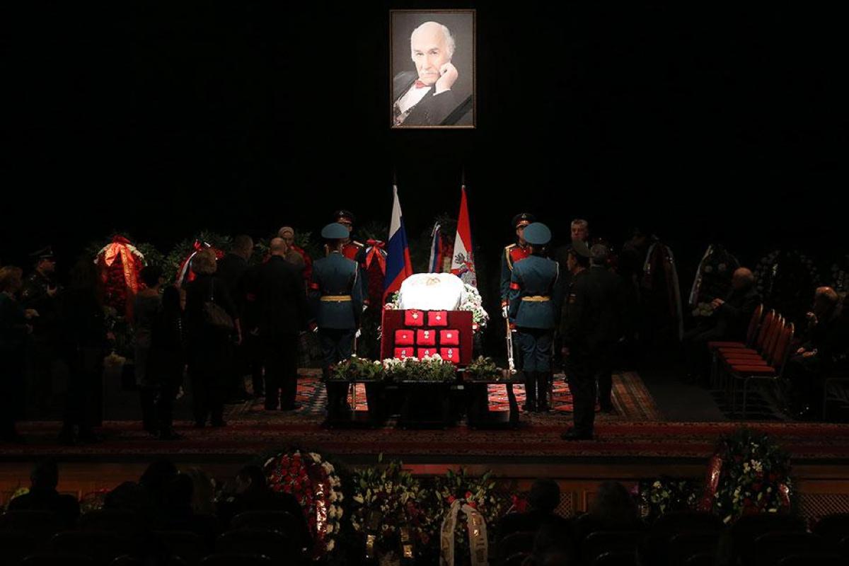 В Москве проходит церемония прощания с Владимиром Зельдиным: опубликованы фото