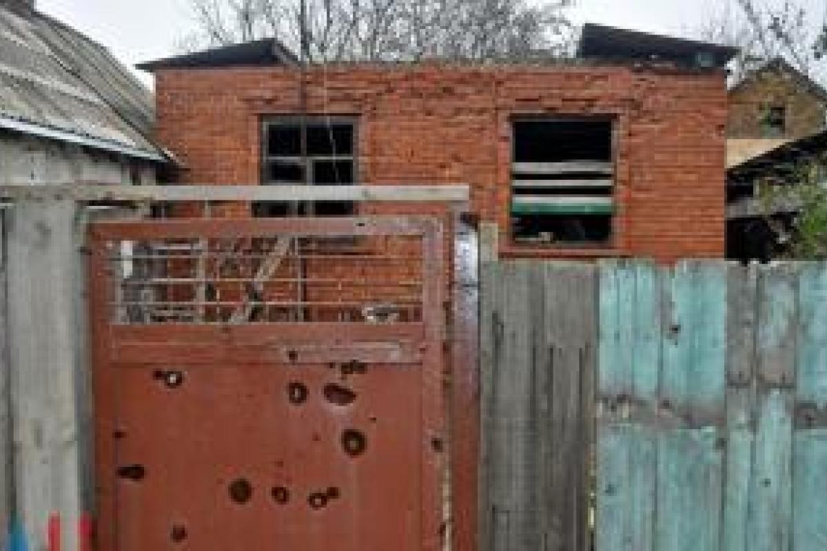 В Донецке в результате обстрела пострадали 2 дома В Донецке в результате обстрела пострадали 2 дома
