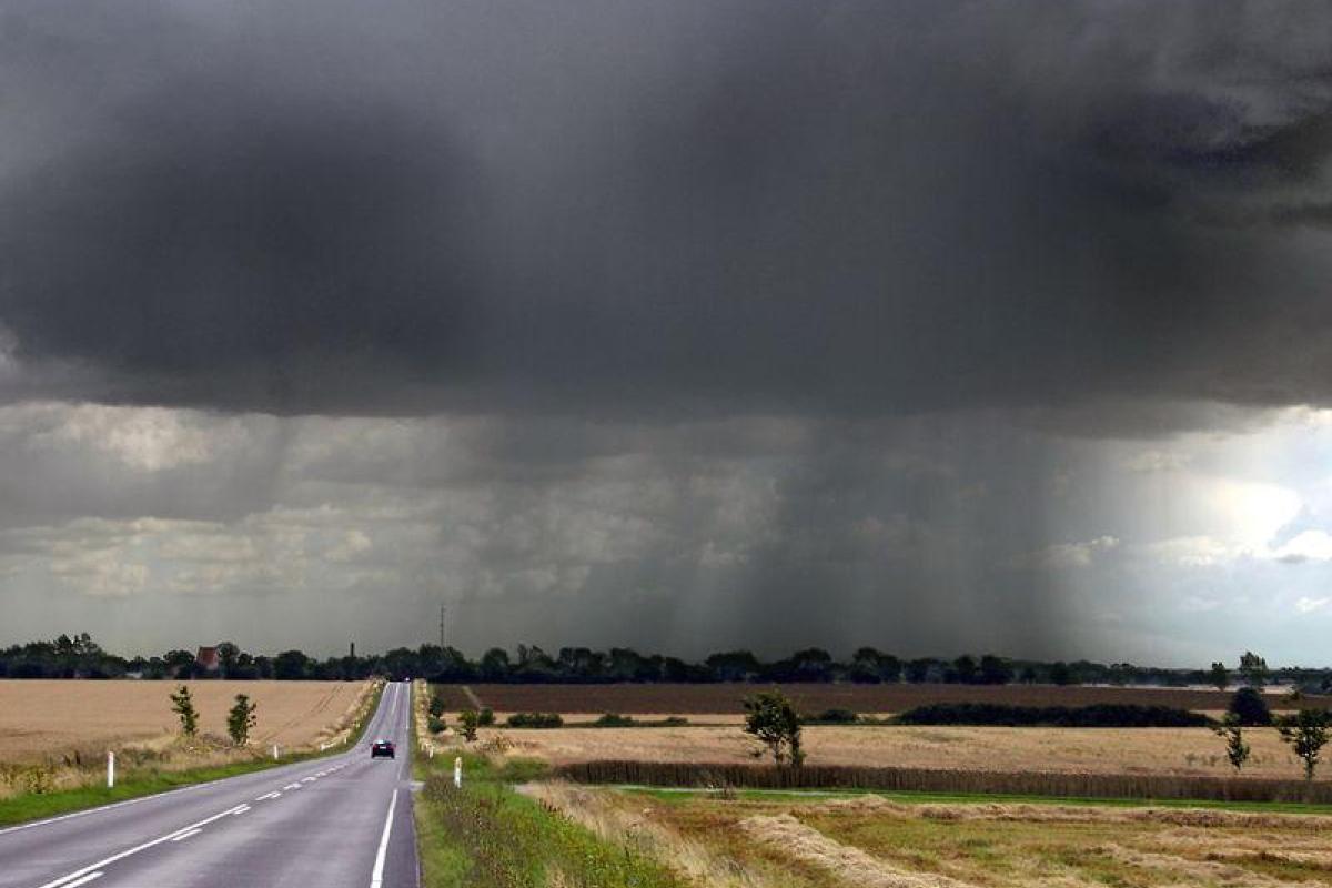 Экстремальные осадки в Испании: пожарные спасли женщину с затонувшего автомобиля Экстремальные осадки в Испании: пожарные спасли женщину с затонувшего автомобиля