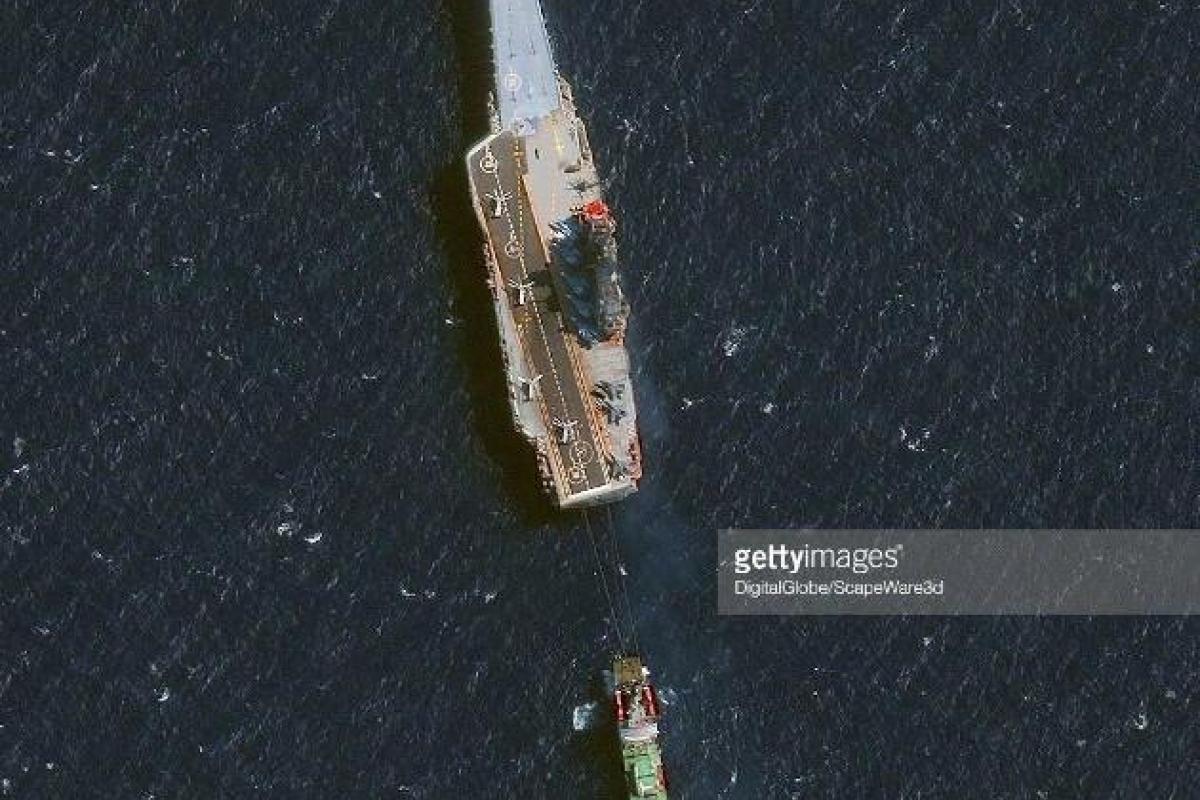 «Адмирала Кузнецова» тащат по Средиземному морю на буксире «Адмирала Кузнецова» тащат по Средиземному морю на буксире