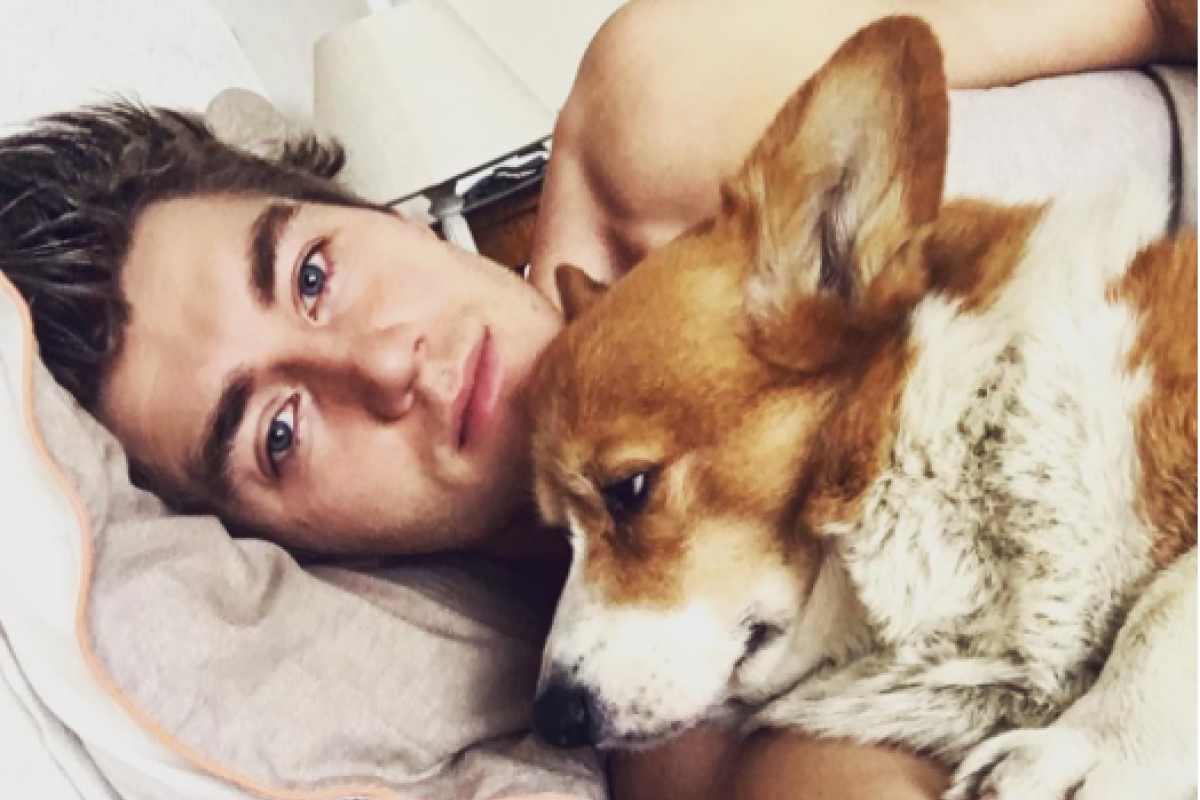 Алексей Воробьев болеет в компании любимого пса