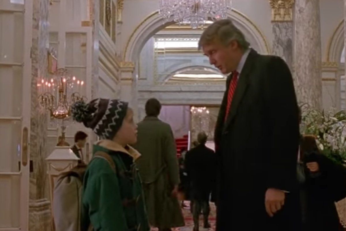 В сети набирает популярность ролик с эпизодическими ролями Трампа в Кино