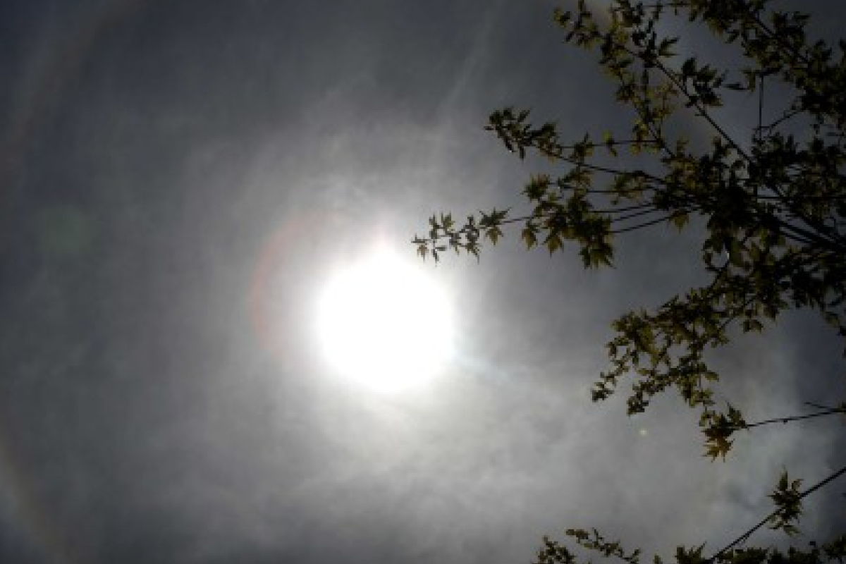 На Дальнем Востоке России сняли на видео странный светящийся шар в небе