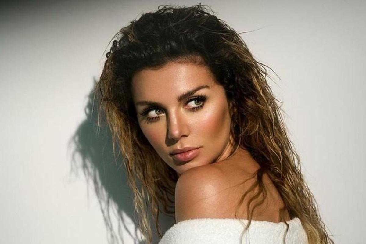 Певица Анна Седокова произвела фурор откровенным фото в купальнике