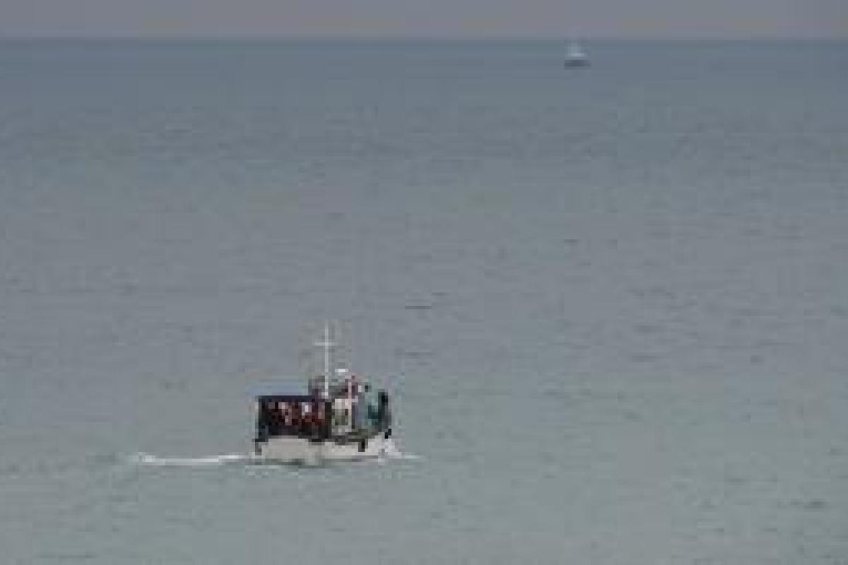 Спасатели извлекли из воды 11 тел погибших в авиакатастрофе Ту-154 Спасатели извлекли из воды 11 тел погибших в авиакатастрофе Ту-154