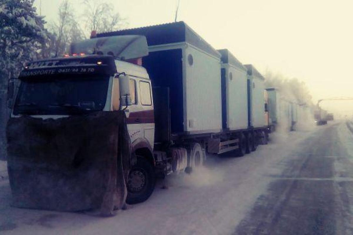 В России десятки фур застряли в поле в 50-градусный мороз