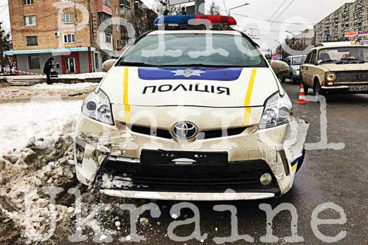 В Харькове полицейские открыли стрельбу - очевидец В Харькове полицейские открыли стрельбу - очевидец