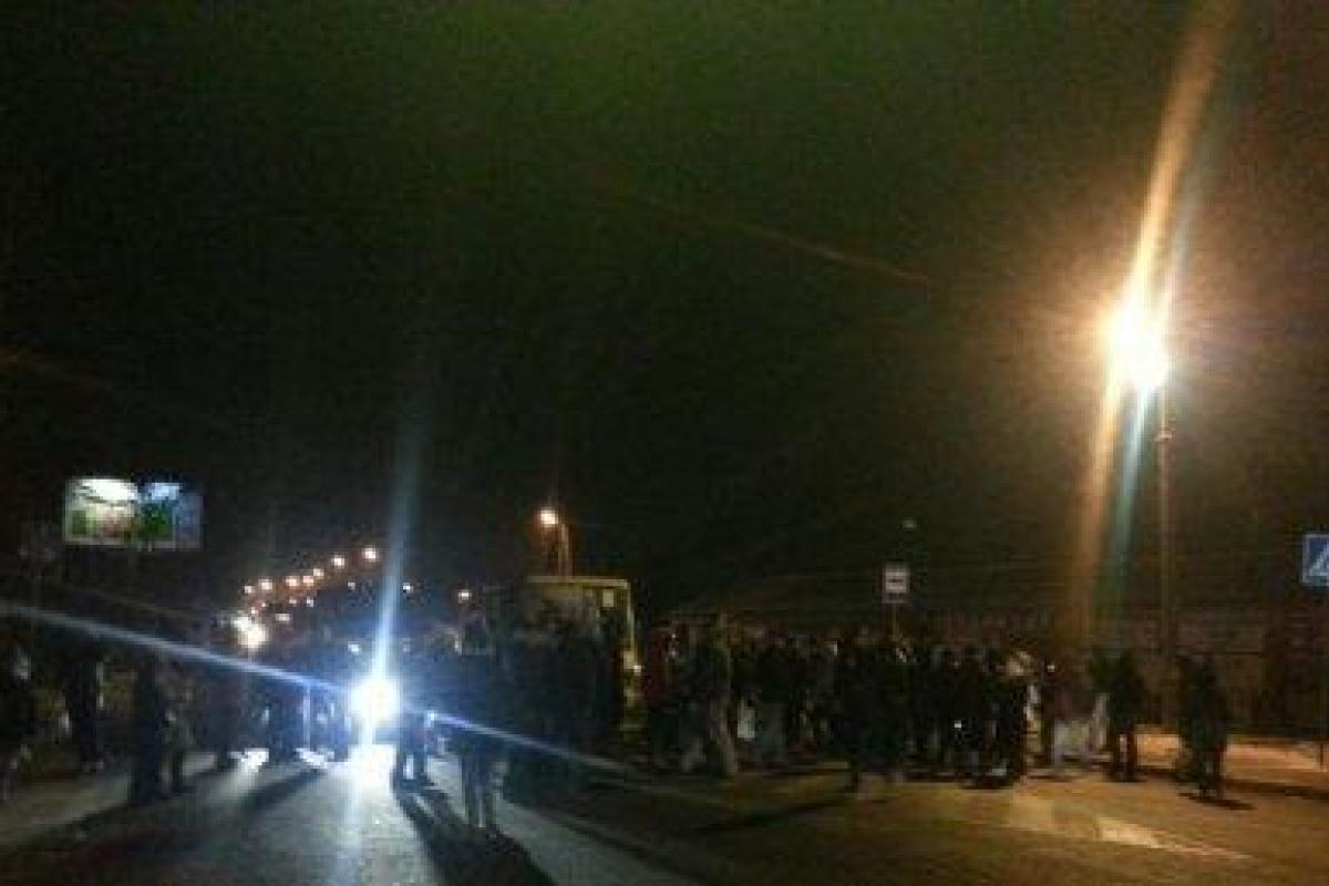 Активисты ворвались на сессию Львовского горсовета Активисты ворвались на сессию Львовского горсовета